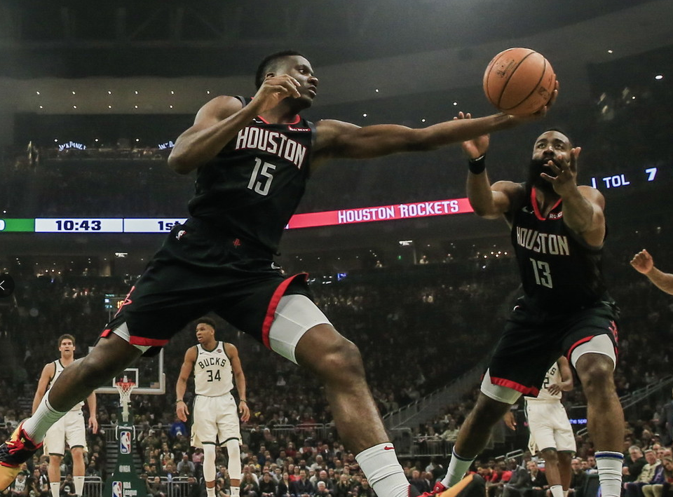 雄鹿鏖战四川队，哈登扛起全队